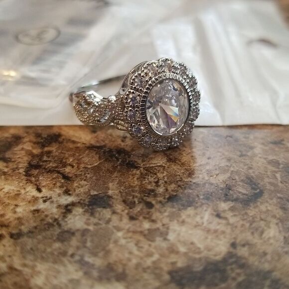 Silver plated inlaid oval zircon size 9 ring - Picture 1 of 9